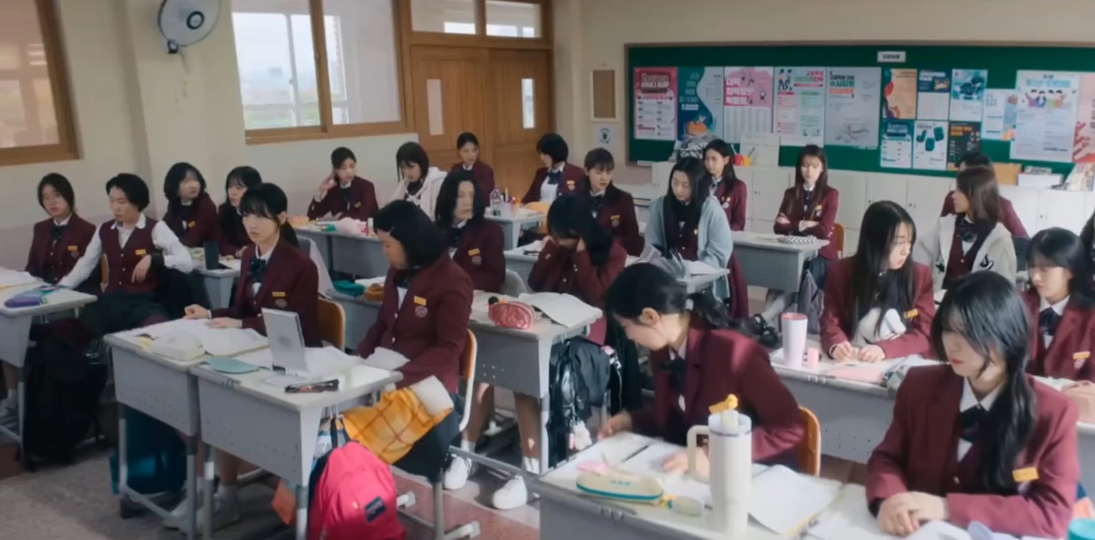 serialul „teach you a lesson”, copii sala de clasa scoala